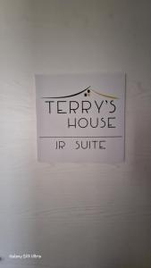 Certifikát, hodnocení, plakát nebo jiný dokument vystavený v ubytování Terry's House