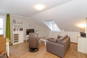 a living room with a couch and a table at Am Stadtwald in Kühlungsborn