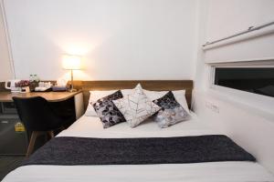 Qilombo Hostel Silom - HQ客房内的一张或多张床位