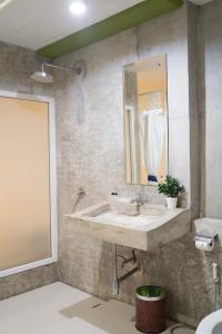 Qilombo Hostel Silom - HQ的一间浴室