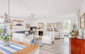 een woonkamer met witte meubels en een tafel bij Ocean Front Home In Makkum With House A Panoramic View in Makkum