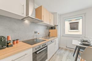 Majoituspaikan Das CRAZY MONKEY LOFT mit 70qm in Heilbronn-City keittiö tai keittotila