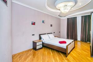 Säng eller sängar i ett rum på Apartment Caspian Lux