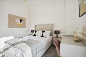 a white bedroom with a bed and a desk at (G1) Elegant 2 bed Blythswood Apartment in Glasgow