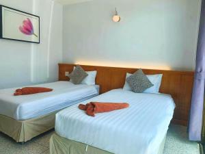 En eller flere senger på et rom på Sangtawan Resort