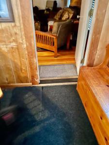 Posezení v ubytování Moose Riverside Bungalow 3BR Home Old Forge NY