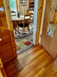 Fotografie z fotogalerie ubytování Moose Riverside Bungalow 3BR Home Old Forge NY v destinaci Old Forge