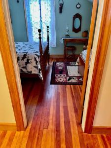 Postel nebo postele na pokoji v ubytování Moose Riverside Bungalow 3BR Home Old Forge NY