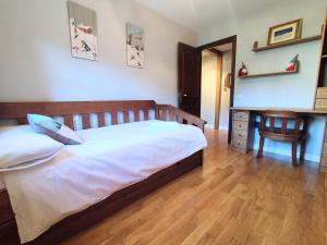 Ένα ή περισσότερα κρεβάτια σε δωμάτιο στο CHECK-IN CASAS Cumbre de Benasque
