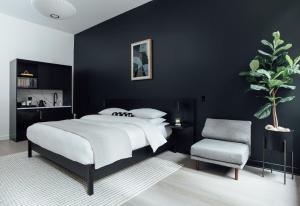 Mint House at 70 Pine客房内的一张或多张床位