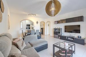 Et tv og/eller underholdning på Apartment in Balcon del Atlantico + 12 billeder