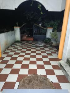 a checkered floor in a building with a gate at Full Moon House Tiruvannamalai in Tiruvannāmalai