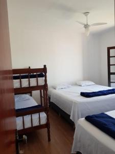 a room with two beds and a shelf between them at Hostel BoituVillage in Boituva