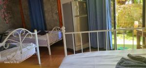 Postel nebo postele na pokoji v ubytování Maya guest house@coffee