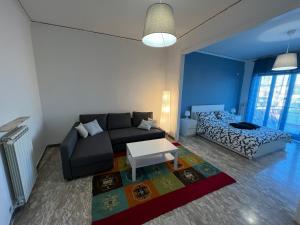 a living room with a couch and a bed at Balcony House in Naples