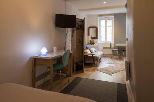 Postel nebo postele na pokoji v ubytování Studio Mars ( climatisé) 10 mn du vieux port , dans le Panier