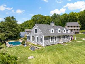 an aerial view of a house with a swimming pool at The Wolfstead - near Mystic, Casinos & Beaches in Stonington