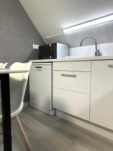 A kitchen or kitchenette at Apartment Nela