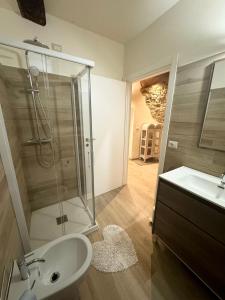 a bathroom with a glass shower and a sink at Dimora monte S. Maria Tiberina in Monte Santa Maria Tiberina +6 photos
