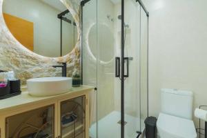 Kúpeľňa v ubytovaní Jacuzzi Amanecer de Plata Decoración Romántica