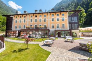 Nespecifikovaný výhled na hory nebo výhled na hory při pohledu z hotelu