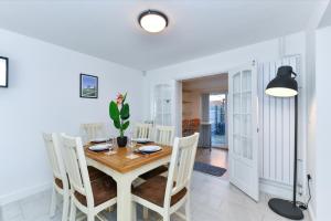 a dining room with a wooden table and chairs at Morgan House- 4 Bed House, Near Nottingham Trent Uni in Nottingham