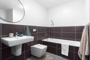Koupelna v ubytování Prague Days - Stylish studio w Balcony - Trendy Neighborhood + 11 fotografií