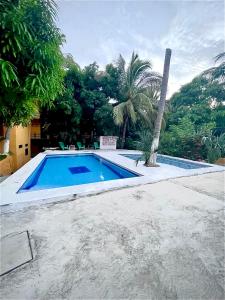 Bazén v ubytování Hotel Posada Playa Manzanillo nebo v jeho okolí