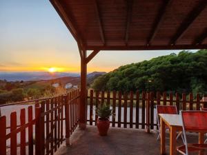 a porch with a table and a potted plant and the sunset at Finca Naturacanaria in Moya