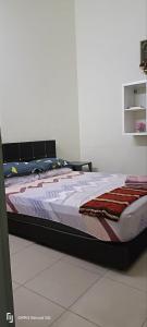 にあるRwb Segamat homestayの以下が備わるドミトリールームのベッド1台分です: