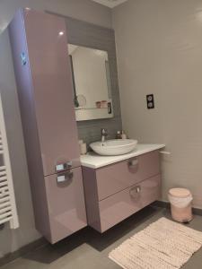 Kúpeľňa v ubytovaní Agréable maison de ville, proche du centre ville