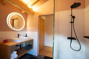 Baðherbergi á Hotel Walliserkanne