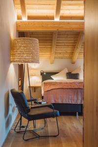 Rúm í herbergi á Hotel Walliserkanne