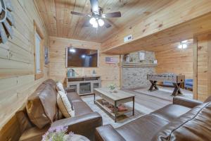 Kodak Getaway with Covered Decks and Game Room!