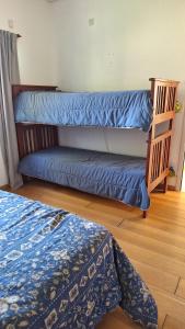 a room with two bunk beds and a book shelf at Casa Quinta Barrio Real in Junín