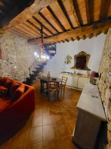 a living room with a couch and a table at Agriturismo Poggiolo in Pilonico Materno