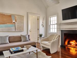 a living room with a couch and a fireplace at EHP Resort & Marina in East Hampton