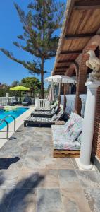 Bazén v ubytovaní Villa Don Giovanni Fuengirola, Piscina Privada y vistas al mar y a la Montaña alebo v jeho blízkosti