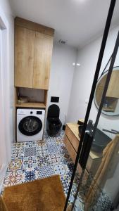 Marelis condo with sea viewにあるキッチンまたは簡易キッチン