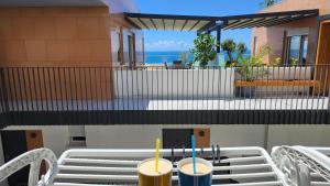 Marelis condo with sea viewにあるバルコニーまたはテラス