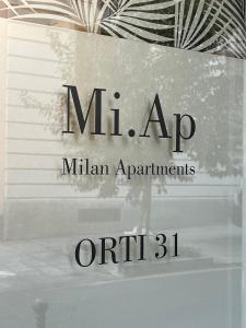 Un signo que dice mrl ar milan apartmentsirit 291 en MiAp ORTI 31, en Milán
