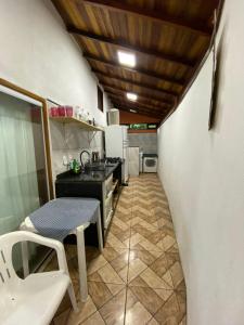 Kuchyň nebo kuchyňský kout v ubytování Casa alto do pontal