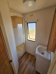 a small bathroom with a sink and a mirror at Minicasa con vistas al mar in Casabermeja