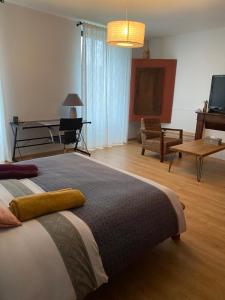 Postel nebo postele na pokoji v ubytování Chambres et table d'hôtes Le cèdre Aveyron
