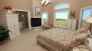 TV/trung tâm giải trí tại OCEANFRONT, Ocean Views, Pool, Rec Rm, PI244, Ashcroft