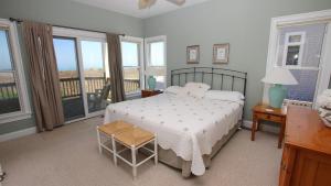 Giường trong phòng chung tại OCEANFRONT, Ocean Views, Pool, Rec Rm, PI244, Ashcroft +41 ảnh