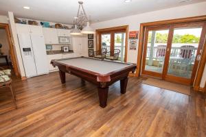 Fotografie z fotogalerie ubytování PI249, Wellfleet-Oceanfront, Pool, Pool Table, Private Beach Access v destinaci Sanderling