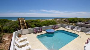 Bazén v ubytování PI249, Wellfleet-Oceanfront, Pool, Pool Table, Private Beach Access nebo v jeho okolí