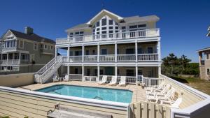 Bazén v ubytování PI256, Cabana Beach- Oceanfront, Pool, Pool Table, Ocean Views, ELEV nebo v jeho okolí