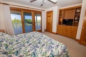 TV a/nebo společenská místnost v ubytování PI265, Mroning Star- Oceanfront, Private Pool, Rec Rm, Ocean Views!